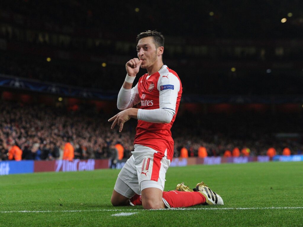 Arsenal news Mesut Ozil contract negotiations ‘moving along