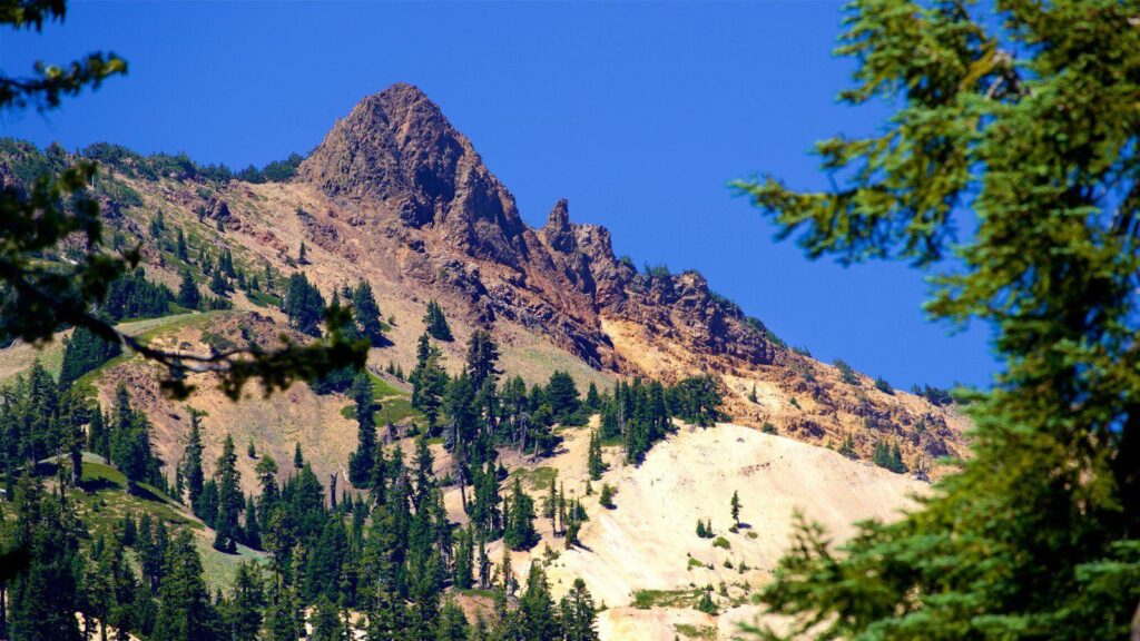 Mountain Pictures View Wallpaper of Lassen Volcanic National Park