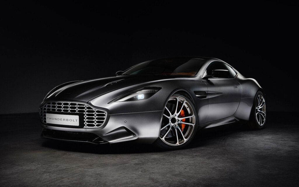 Aston Martin VANTAGE V Wallpapers