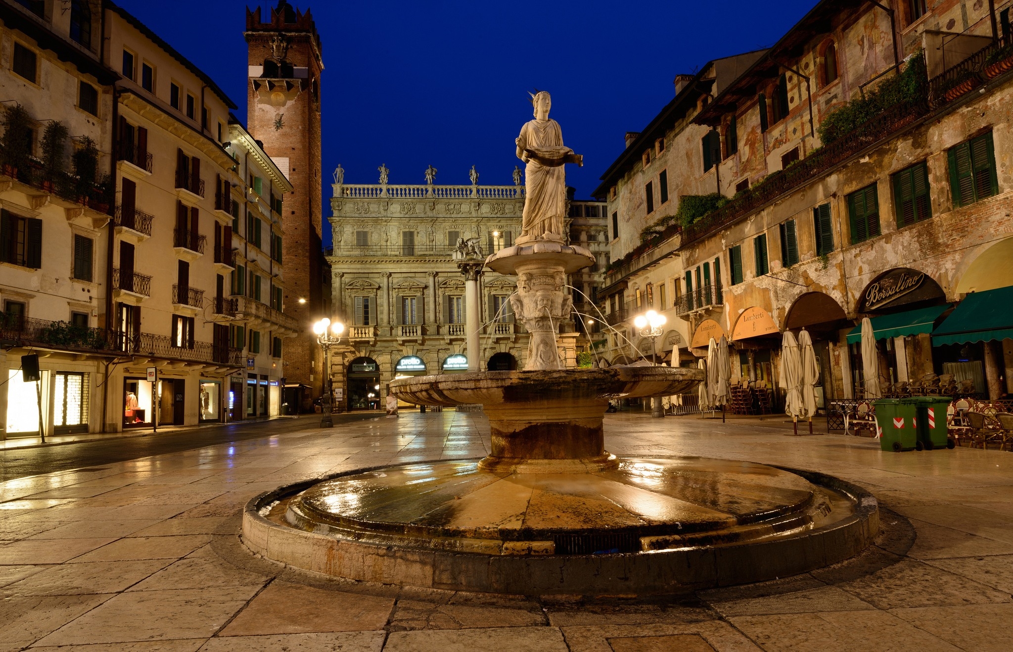 Wallpapers night, Italy, houses, sky, Verona, fountain, area » City