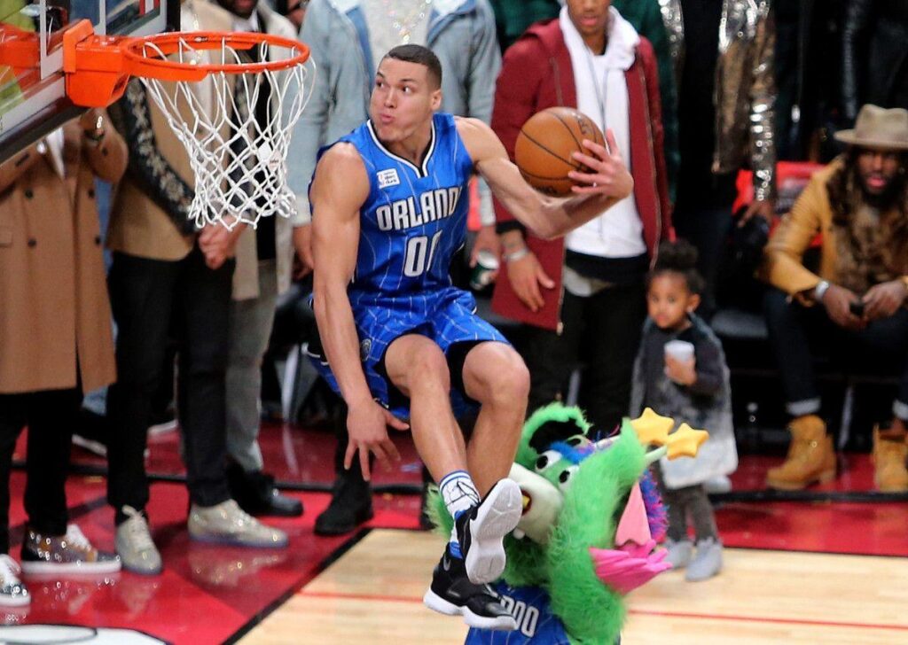 Aaron Gordon sits in the air and other great pictures from Slam