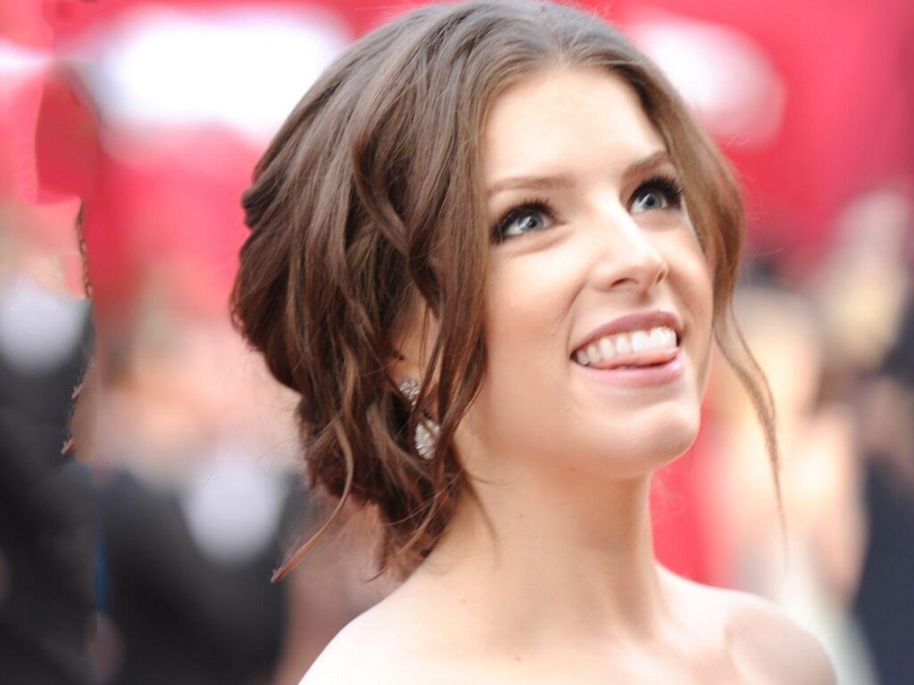 Anna Kendrick Wallpapers 2K Collection For Free Download