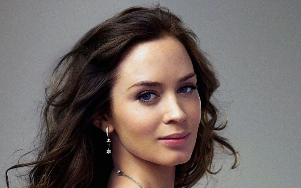 Emily blunt Wallpapers HD