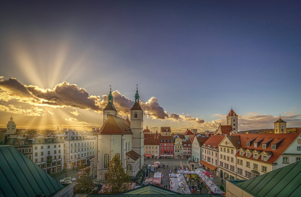 Wallpapers rays, church, Germany, houses, Regensburg, square