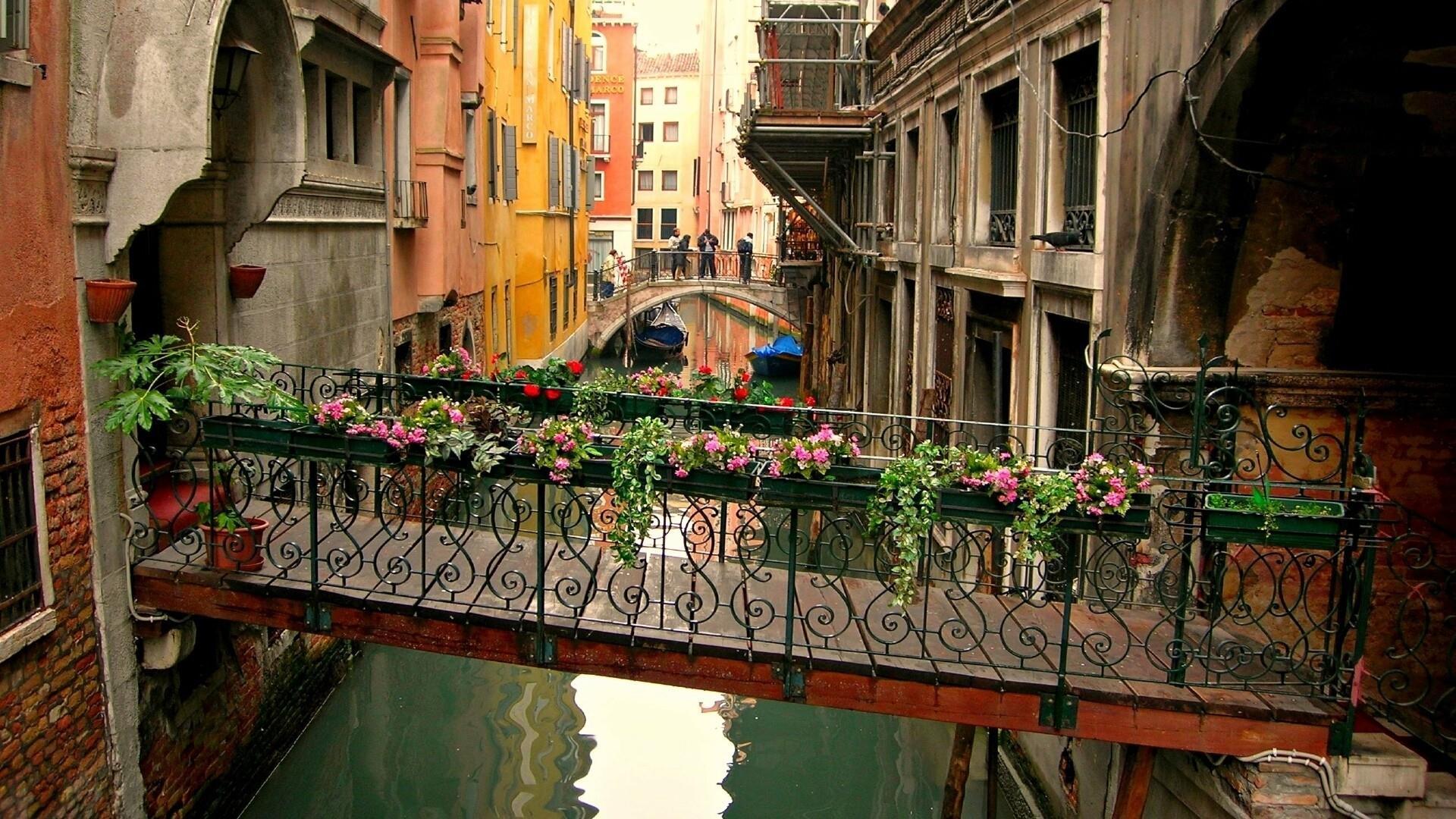 Bridges Over The Canal, Venice 2K Wallpapers