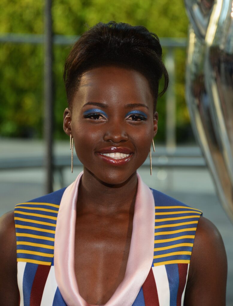 CFDAs Scrolldown Fug Carpet Lupita Nyong’o in Suno