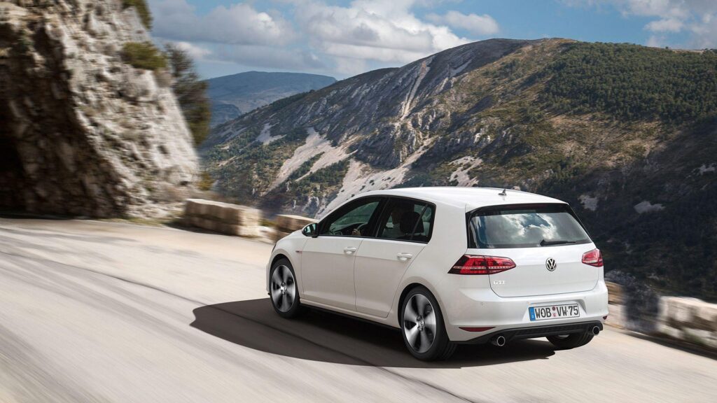 Volkswagen Golf GTI Wallpapers & 2K Wallpaper