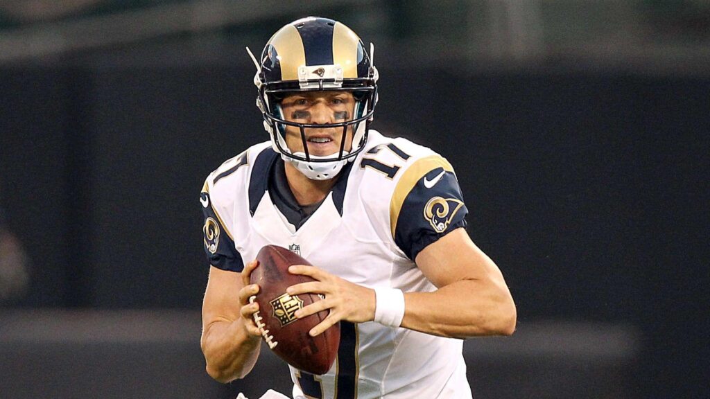 Rams bench Nick Foles, will start Case Keenum at QB against Ravens