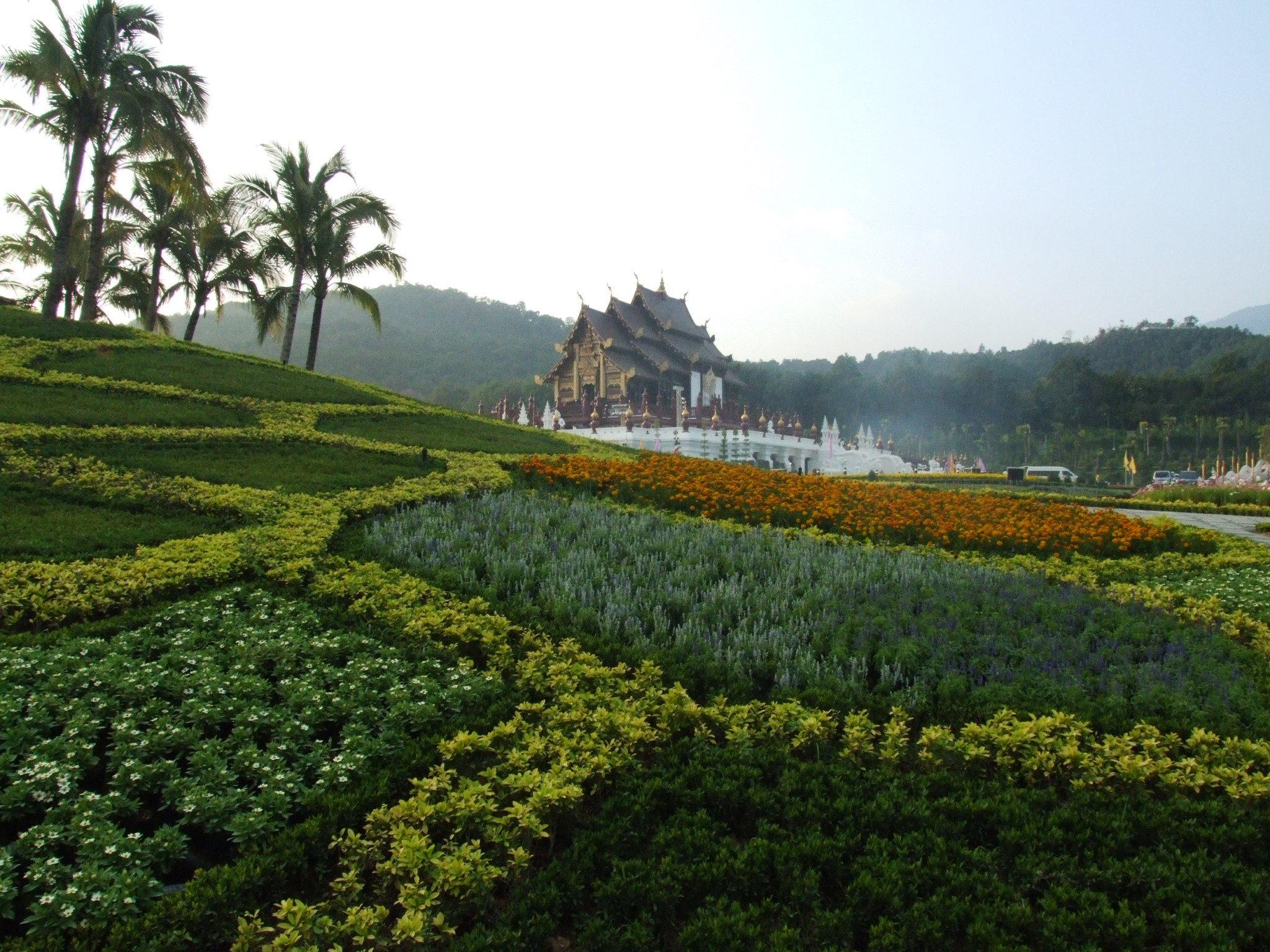 Garden in the resort of Chiang Mai, Thailand wallpapers and Wallpaper