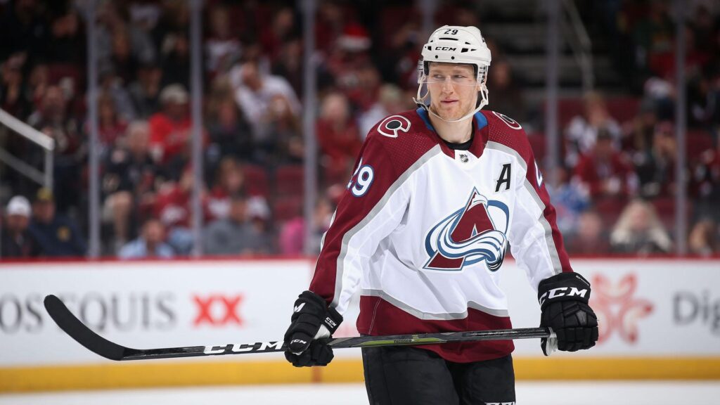 Nathan MacKinnon gets into heated exchange with coach