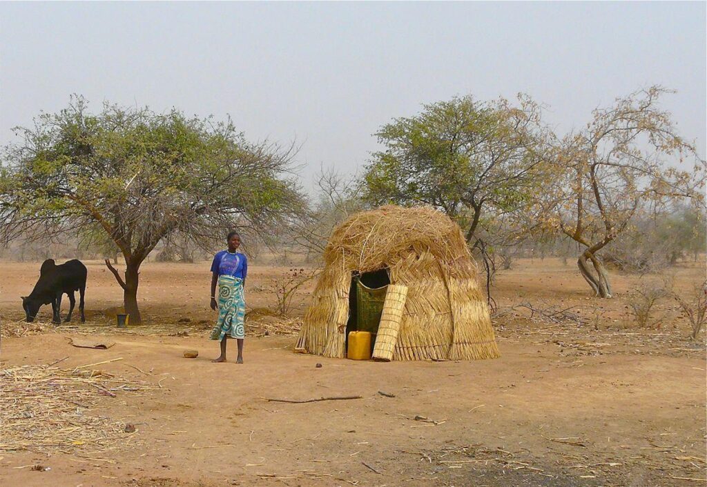 Burkina faso straw house