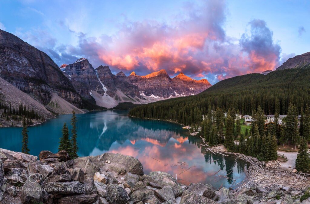 A beautiful morning sunrise in Moraine Lake, Banff National Park