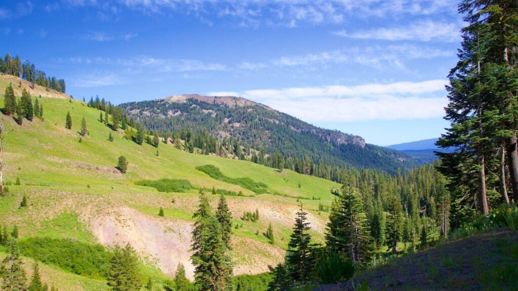 Mountain Pictures View Wallpaper of Lassen Volcanic National Park