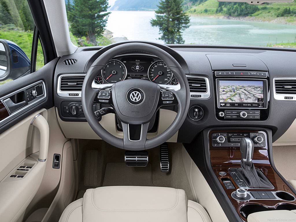 Volkswagen Touareg Interior wallpapers