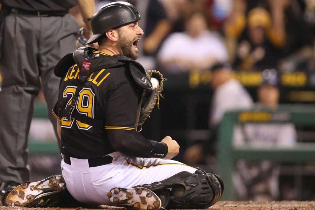 Pirates avoid arbitration with Francisco Cervelli