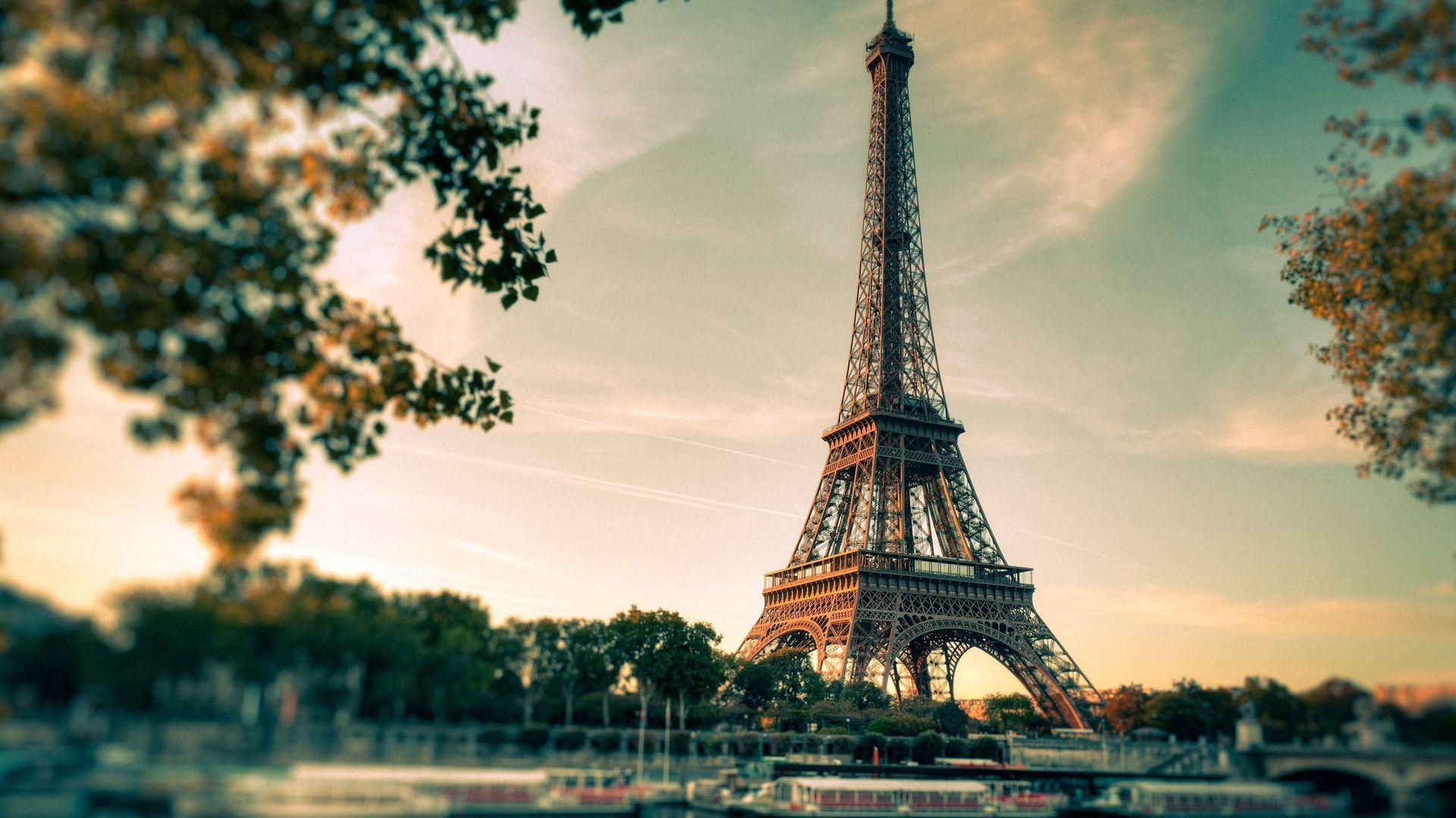 Paris Desk 4K Wallpapers and Backgrounds