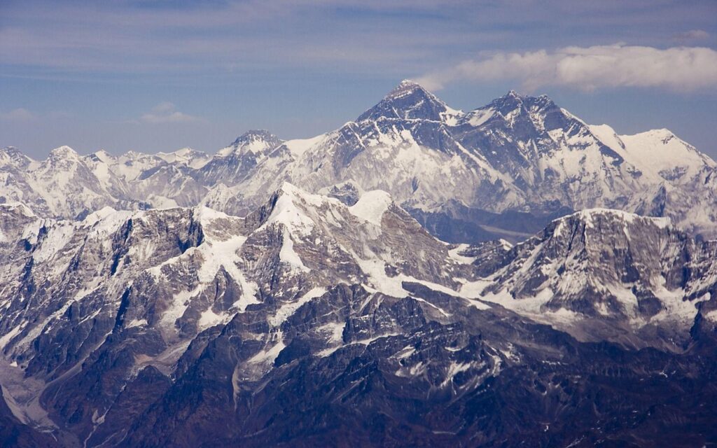 Mount Everest 2K desk 4K Wallpapers