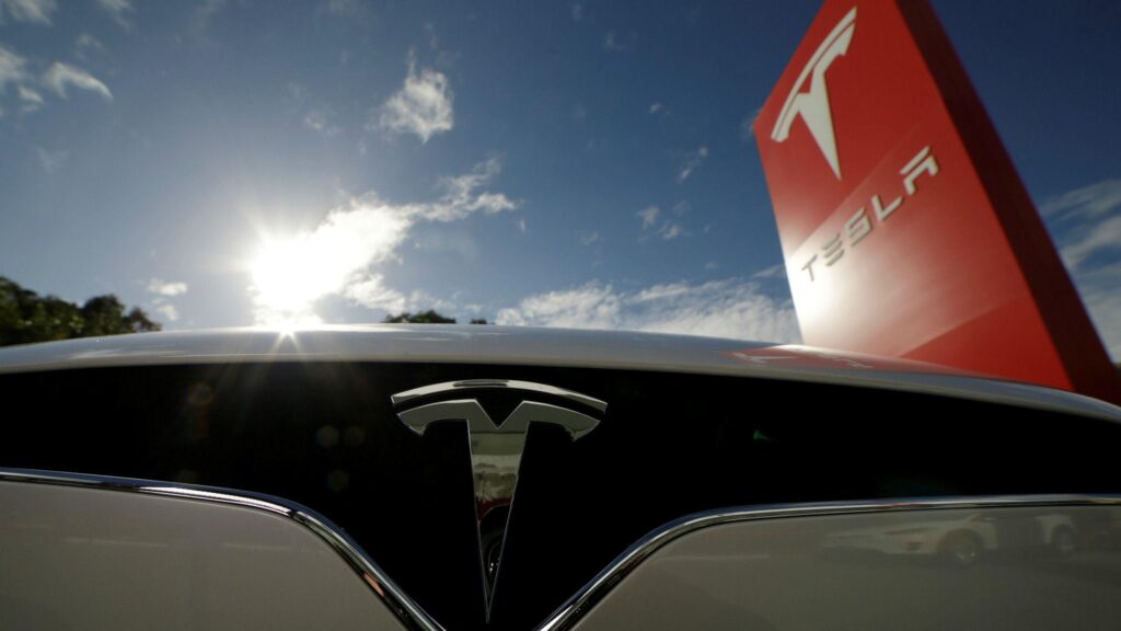 Report Tesla Close to Testing Prototype for Self