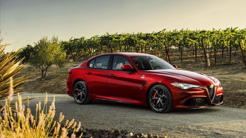 Alfa Romeo Giulia Quadrifoglio Wallpapers & 2K Wallpaper