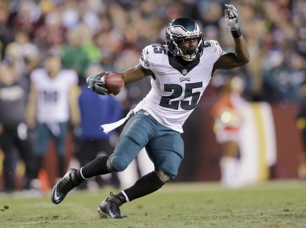 Eagles to trade running back McCoy to Buffalo for Alonso