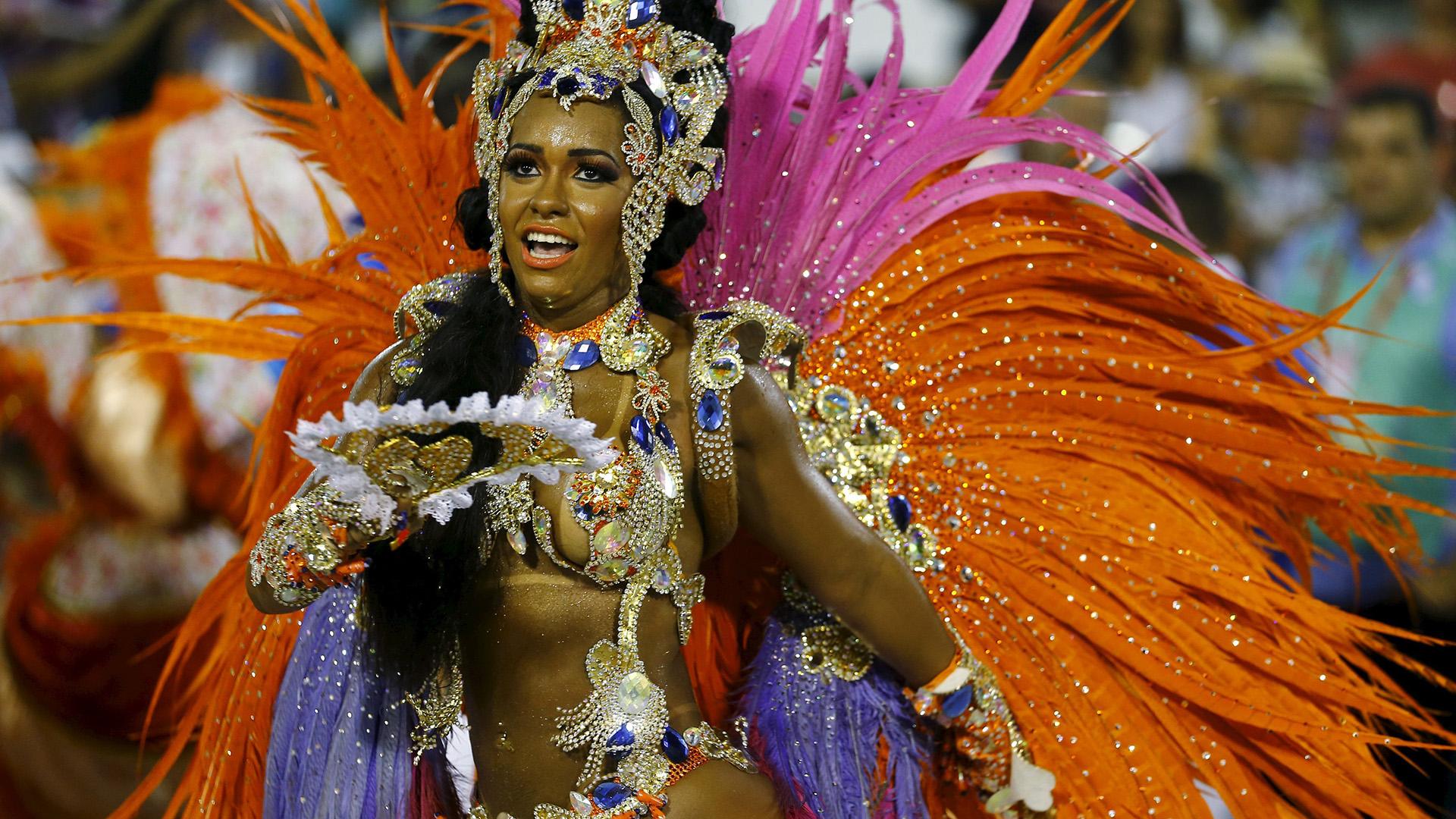 Spectacular, Sexy Samba Rings in Rio’s Carnival