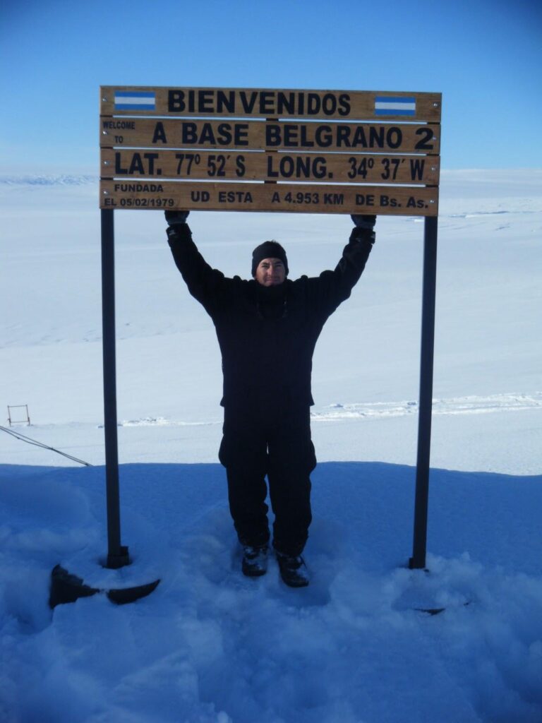 Tierra de Pingüinos ENNTREVISTA AL JEFE DE LA BASE ANTÀRTICA