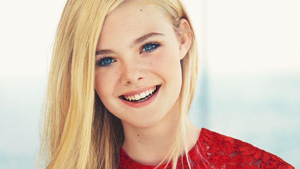 Elle Fanning 2K Wallpapers