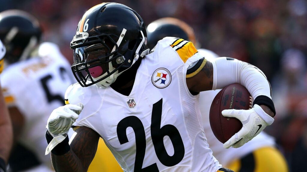 Le’Veon Bell tweets he’ll ‘never’ leave Steelers