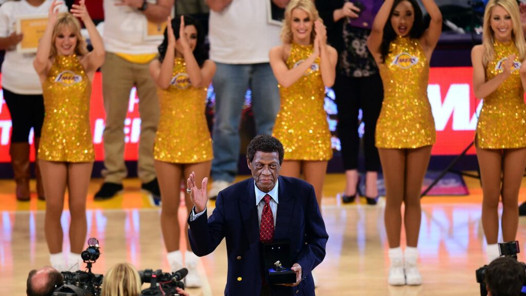 Lakers honor Elgin Baylor with bronze statue at Staples Center