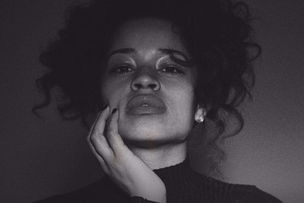 NOW LISTENING ELLA MAI – simplycyn