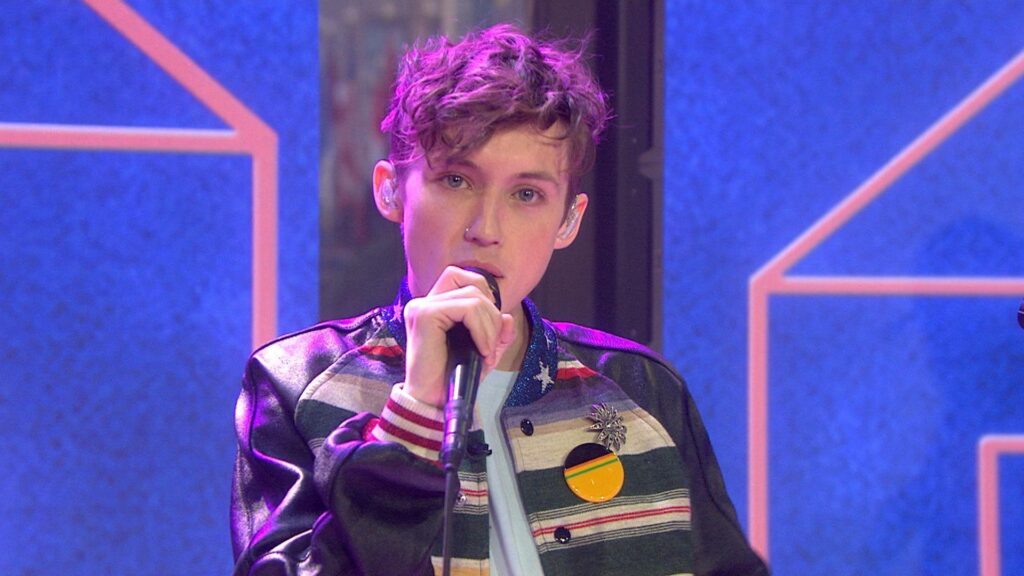 Troye Sivan performs ‘YOUTH’ live on TODAY