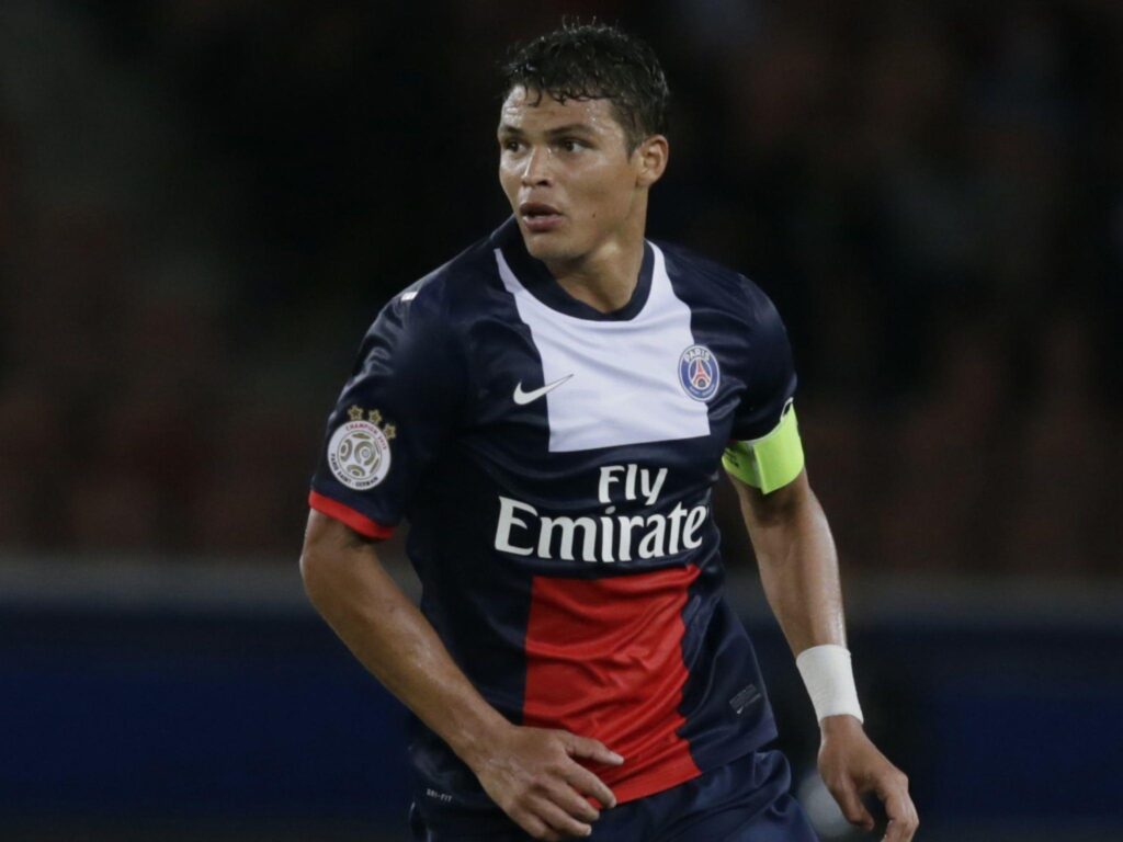 Thiago Silva ends Barcelona speculation by signing new deal with