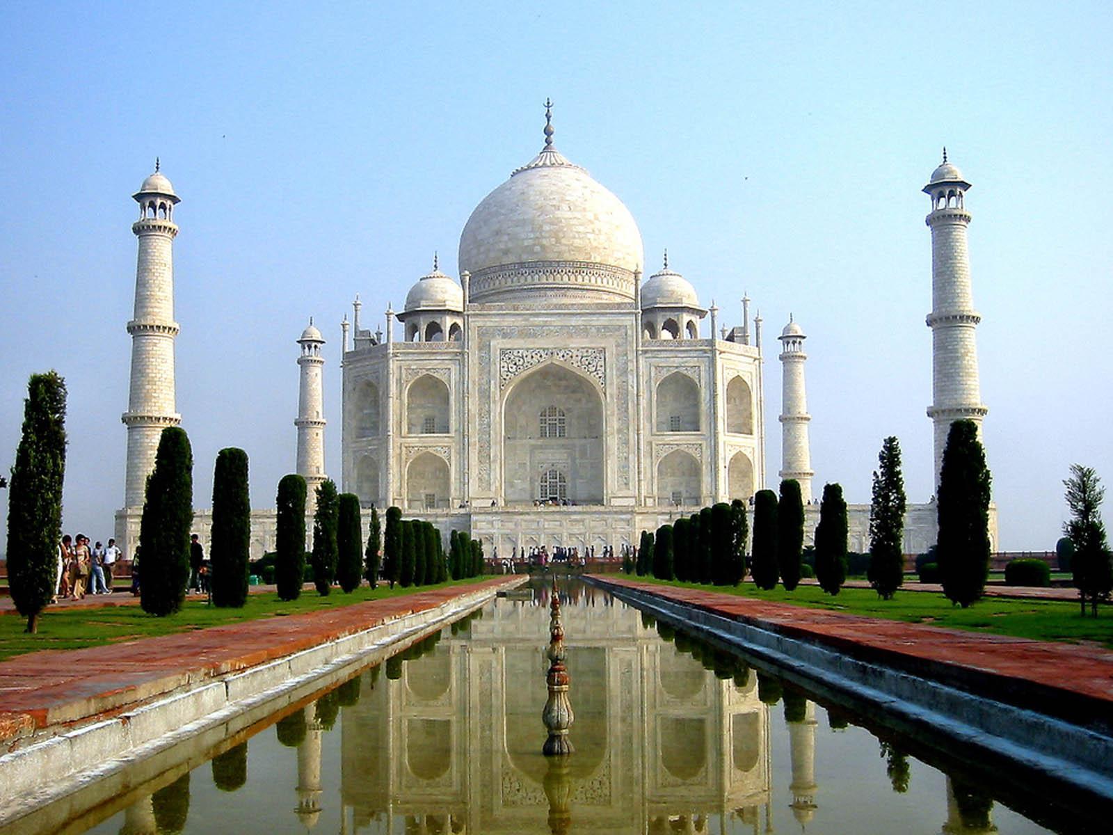 Photos of Taj Mahal in India, The Most Romantic Place in the