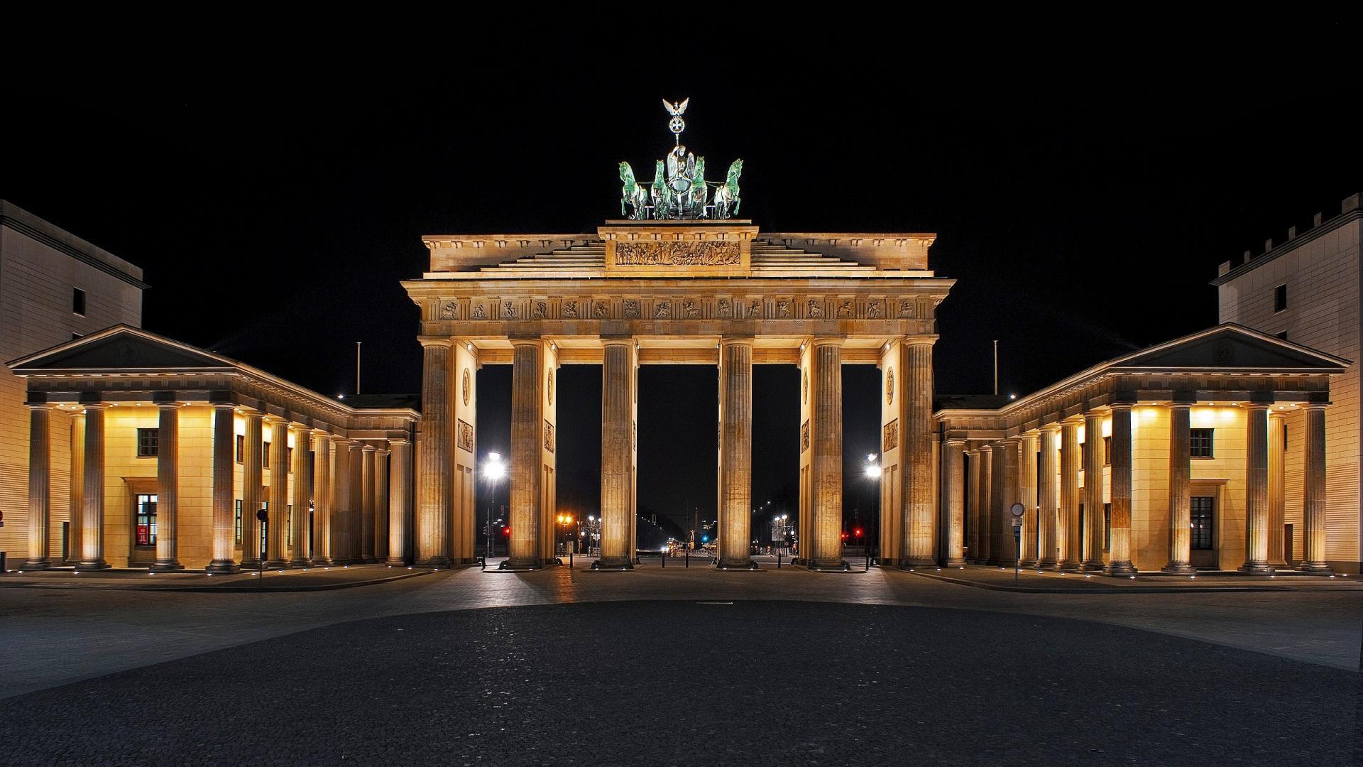Brandenburg Gate Night View Photo – Travel 2K Wallpapers