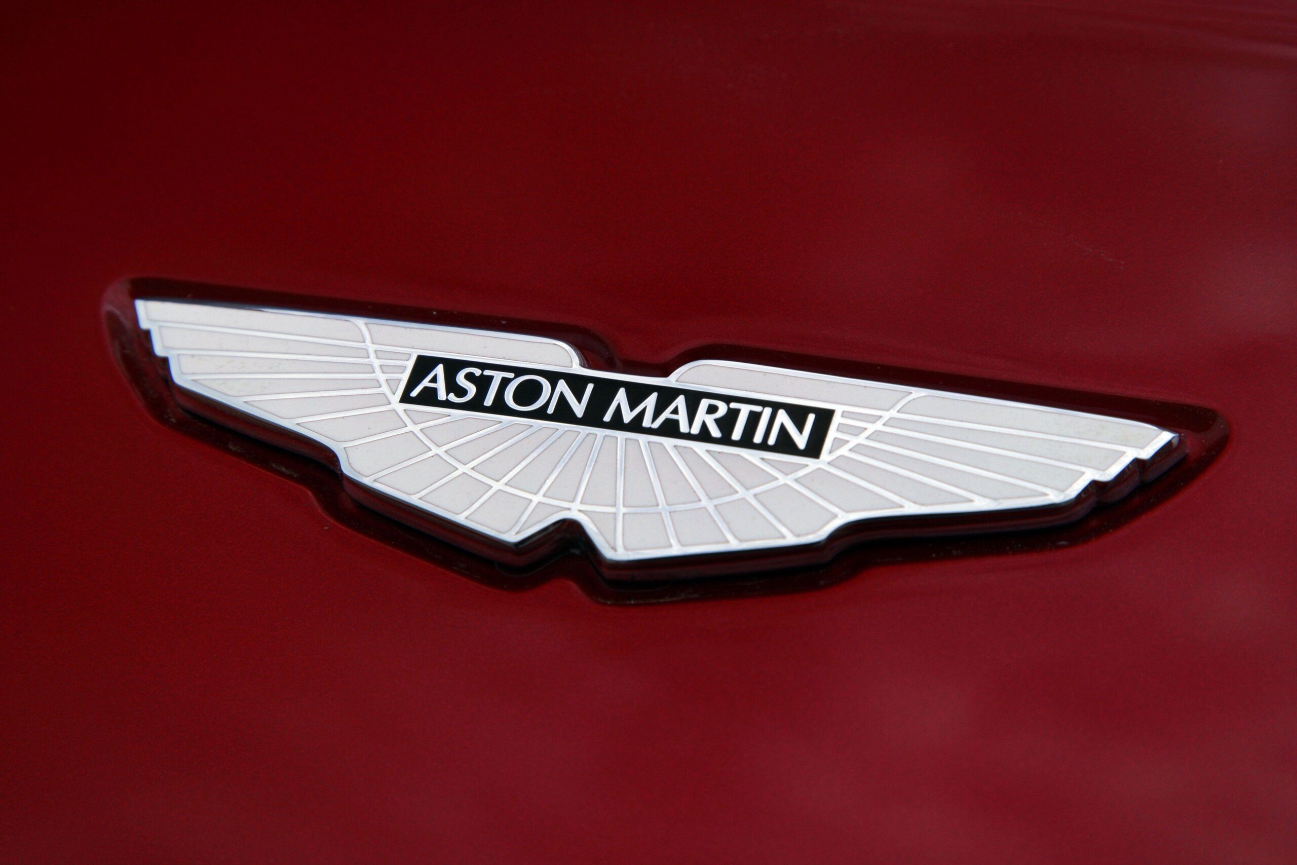 2K Aston Martin Logo Wallpapers