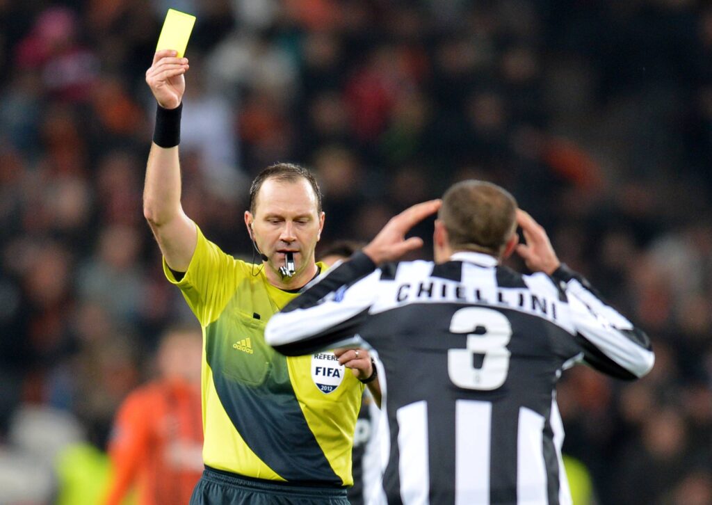 The halfback of Juventus Giorgio Chiellini gets a yellow card  K