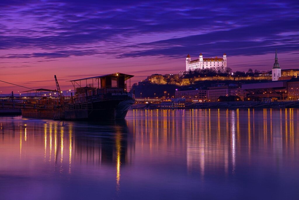 Bratislava » Picturesmania » Free 2K city wallpaper City