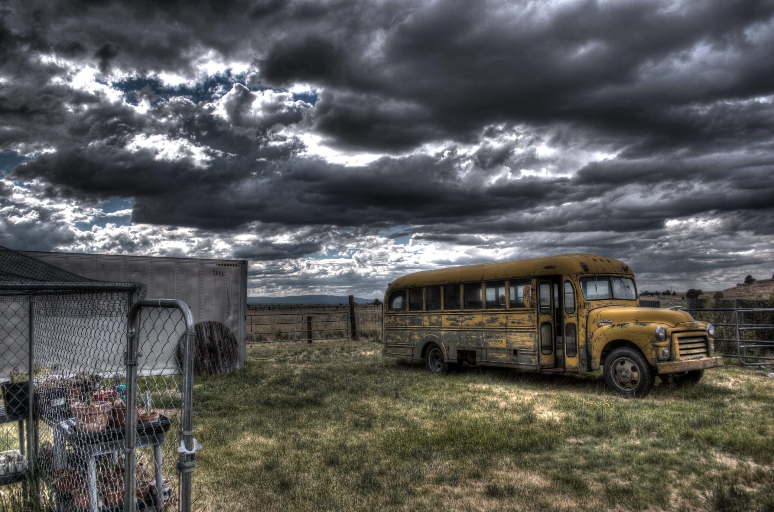 Photography of school bus near fence 2K wallpapers