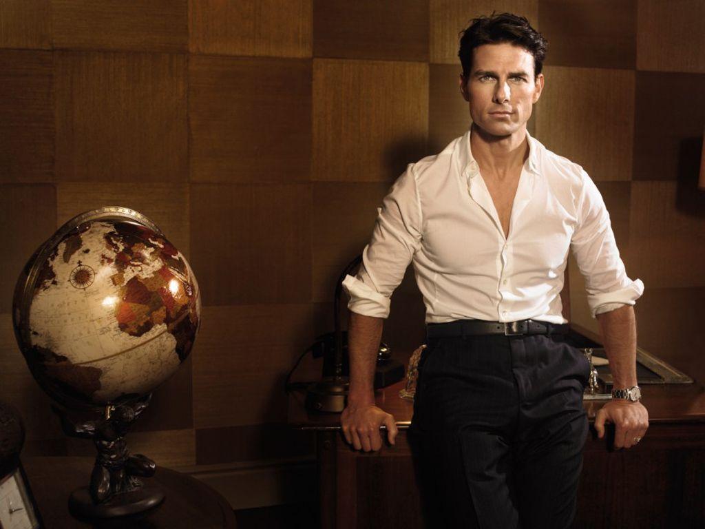 Tom Cruise Portrait With Globe Wallpapers ×