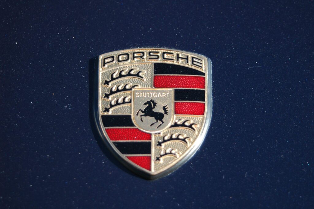 P Porsche Emblem 2K p