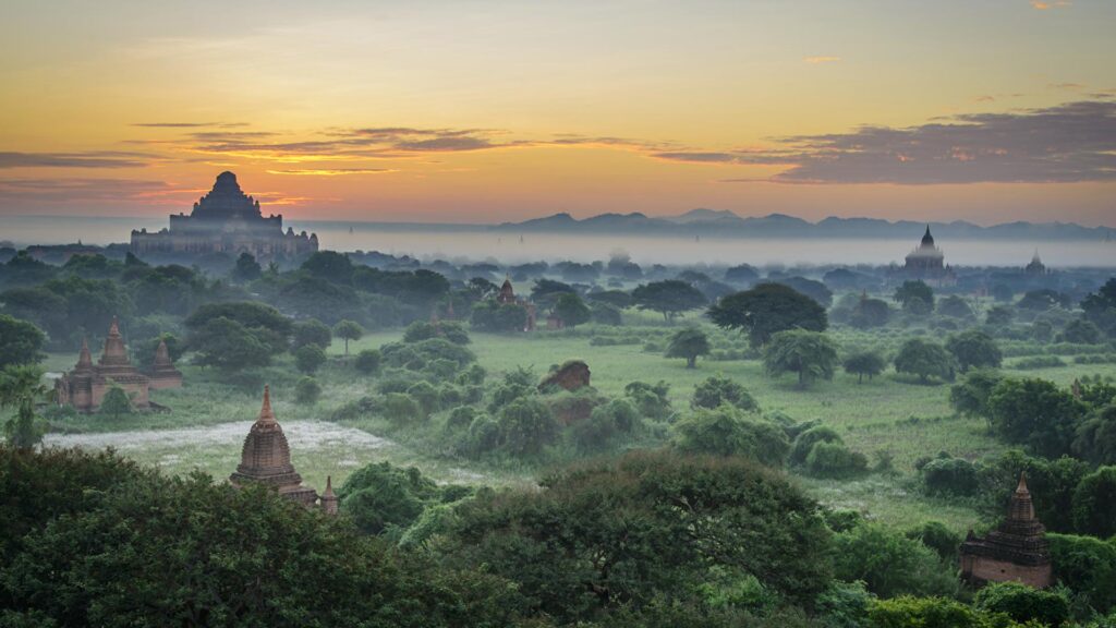 Photo Bagan Myanmar Fog Landscape photography Evening