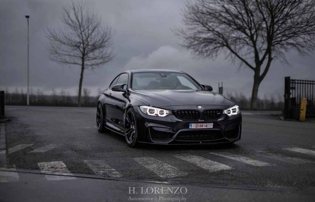 New Wallpapers with Your Favorite Azurite Black BMW M