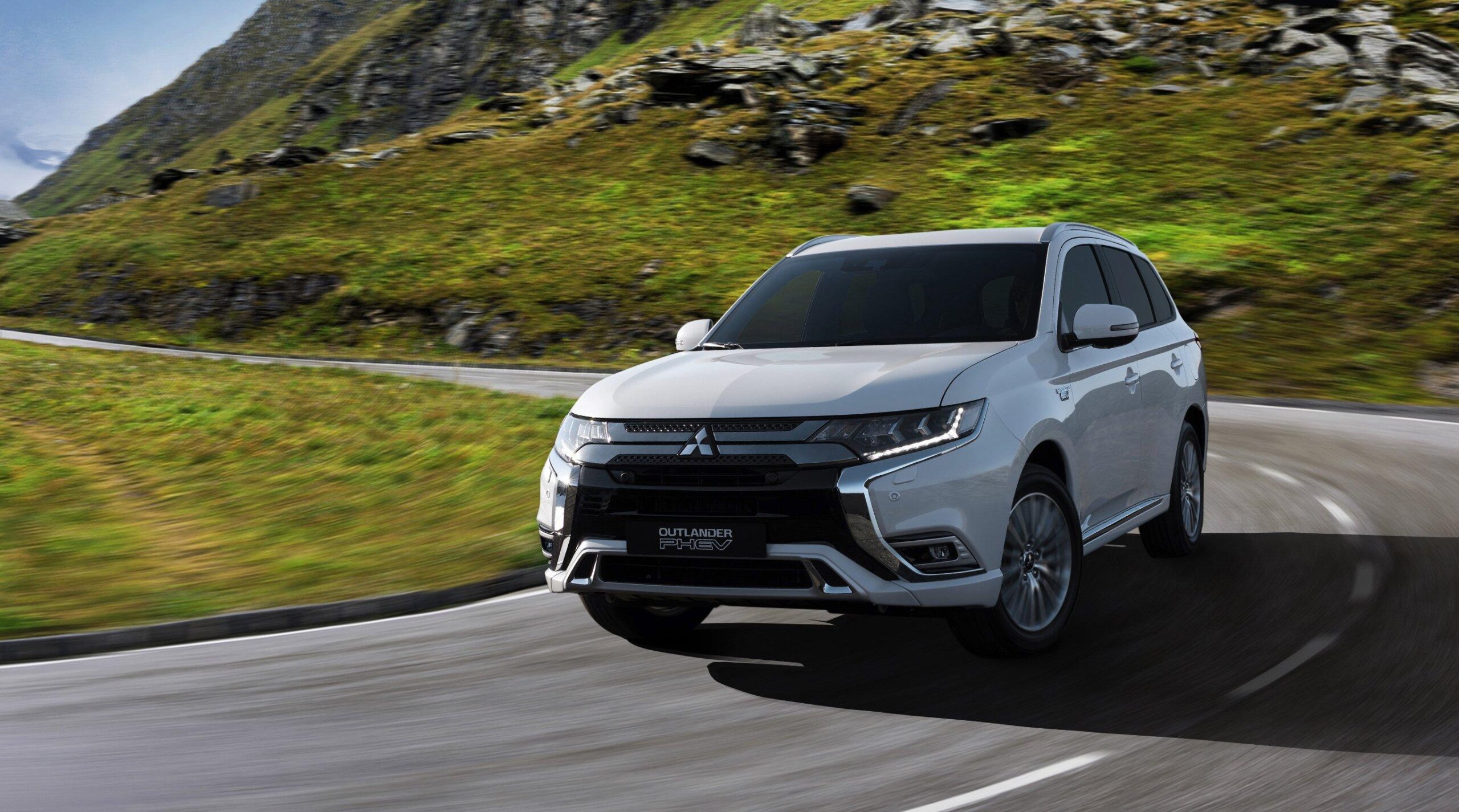 Mitsubishi Outlander PHEV Pictures, Photos, Wallpapers