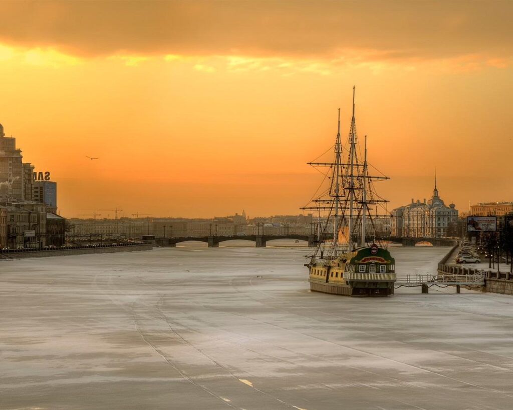 Wallpapers St Petersburg, Russia, morning, city, river, boat, house