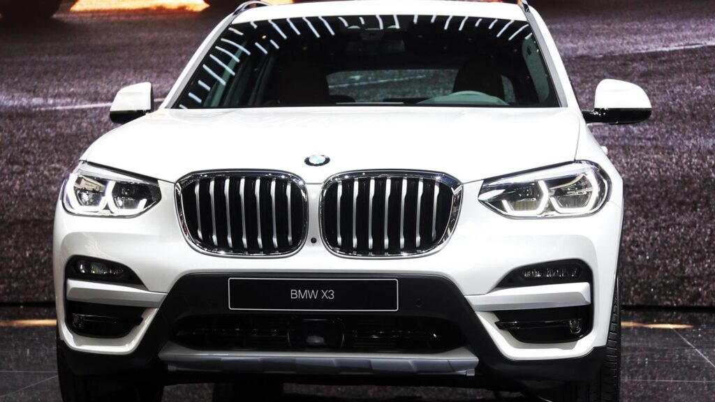 BMW X xDrivee plug