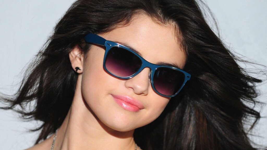 Selena Gomez Sunglasses Wallpapers in Celebrities F
