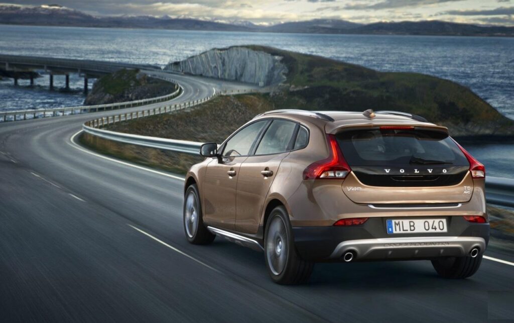Volvo V Rear Angle Speed wallpapers