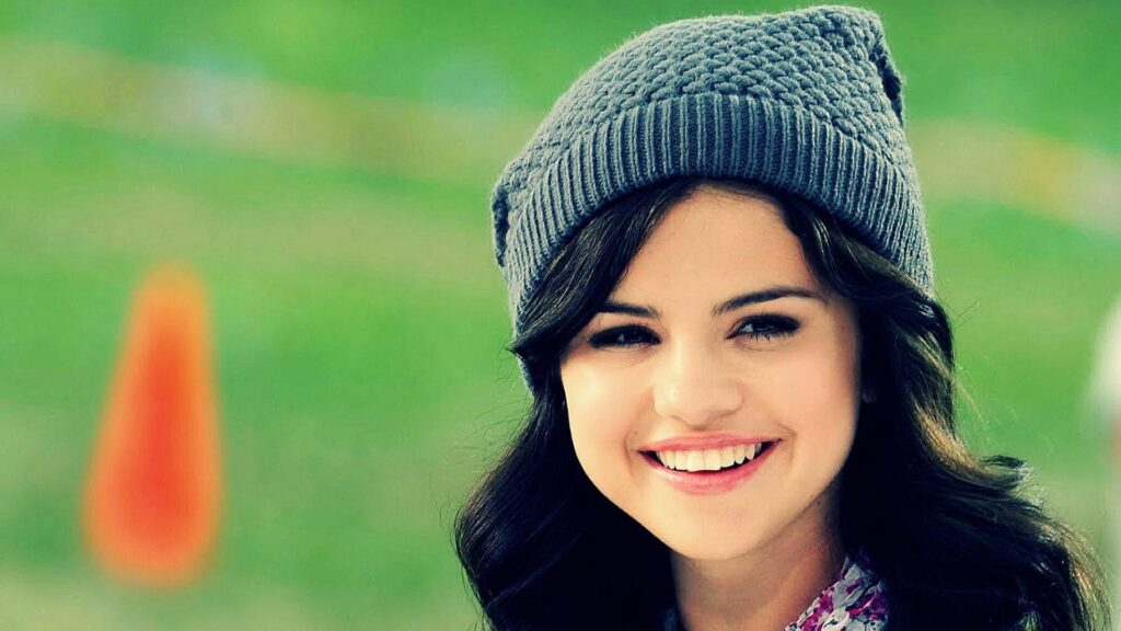 Selena Gomez Smile Wallpapers in Celebrities F