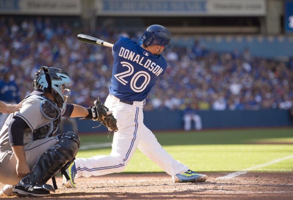 Donaldson hits st HR with outs in th, Toronto tops Rays