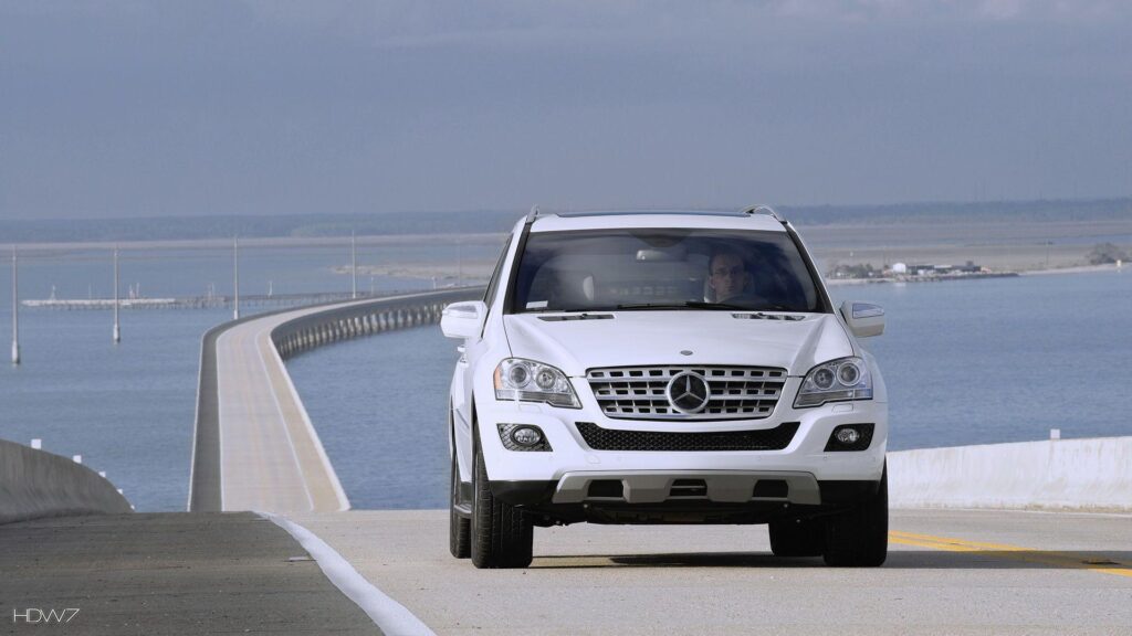 Mercedes benz ml bluetec car 2K wallpapers